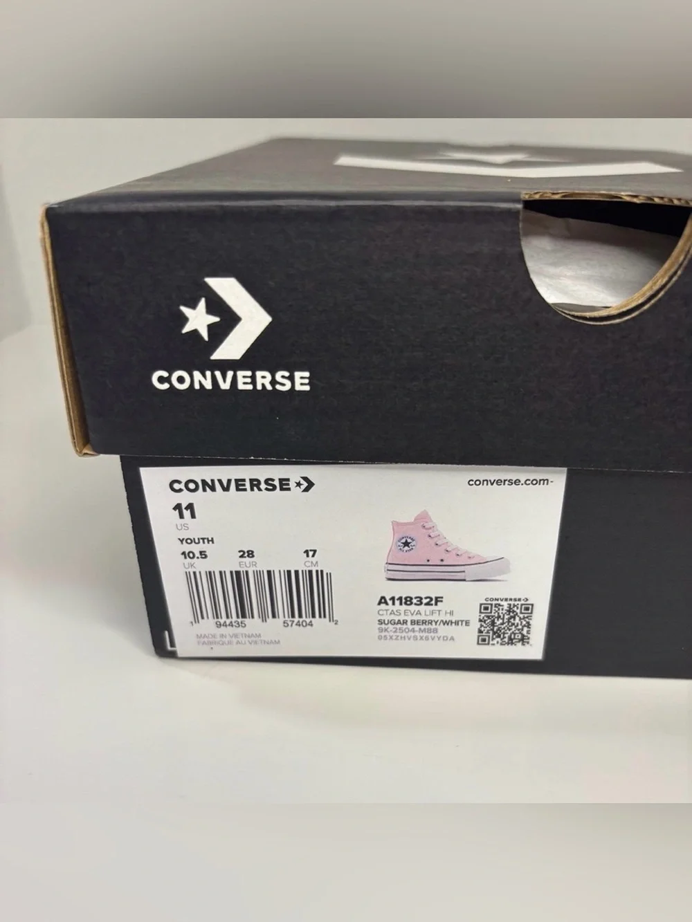 Converse Girls Sneakers Size 11
